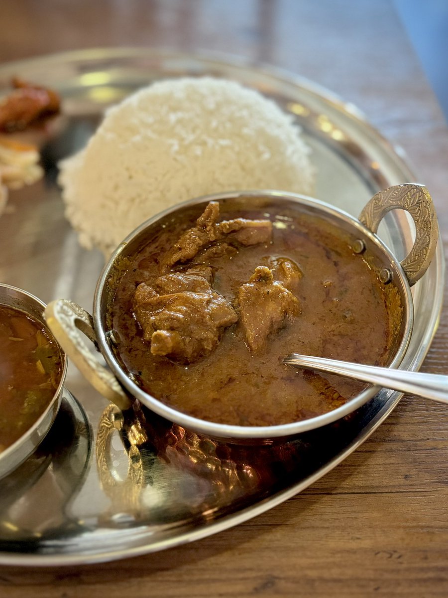 curryfield's tweet photo. ボンベイのダック(魚じゃないよ)を食べるのは３回目かな。当たり前だけどチキンとはまるで肉質が違う。グレイヴィは毎回違う印象だけど俺の好みに合ってる。 https://t.co/LNRVXt18eQ