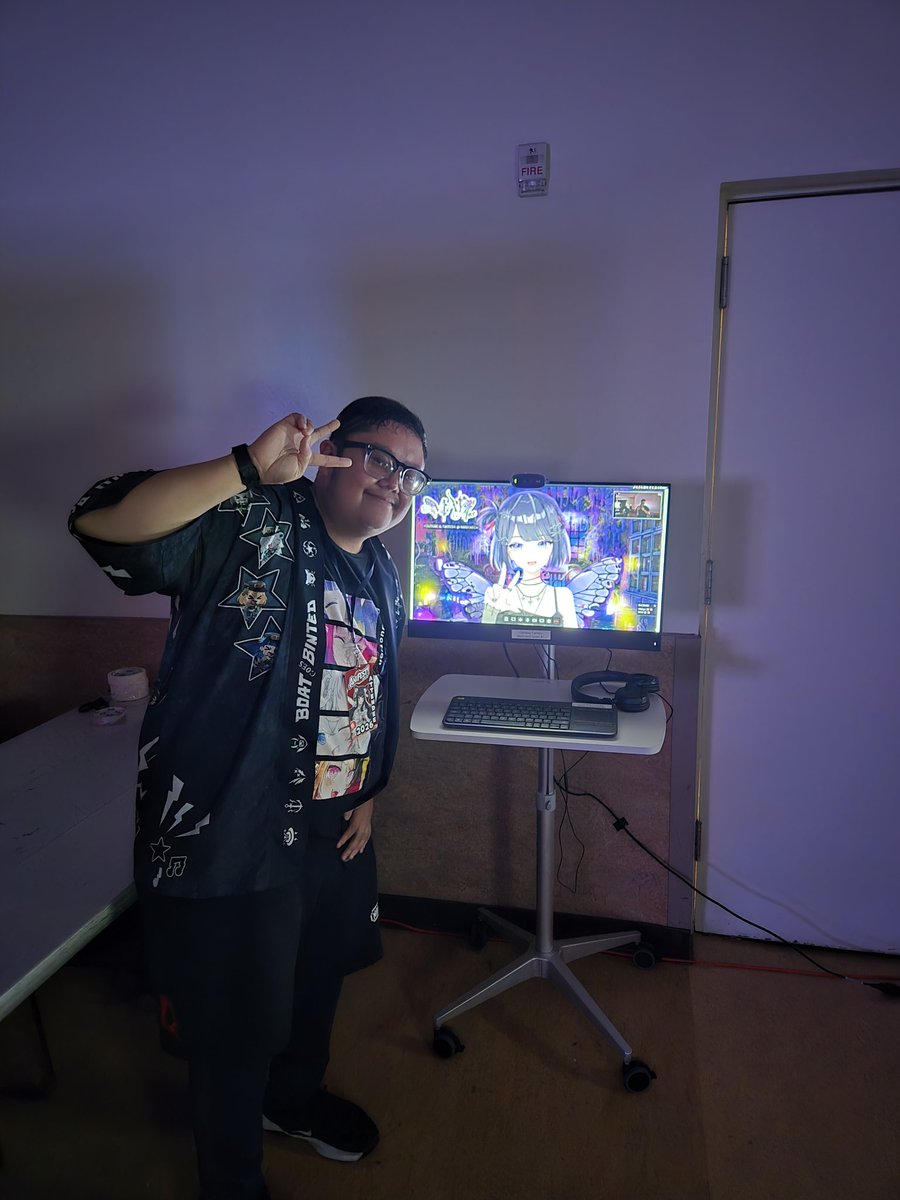 Baconatoreater's tweet photo. Was able to finally meet the lovely Mae Fae at Anifest Pre Party! I will make sure to cook something wotagei related to Utsu-P per your request and hope to catch you both on your streams and conventions again in the future ๐ซก #MaeFae https://t.co/Ss5dTx0Nzu