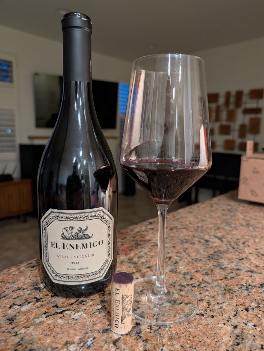 ChuckLugones's tweet photo. Seguro? Está vivo y encendido @alevigilmalbec https://t.co/MAwMFnzE31