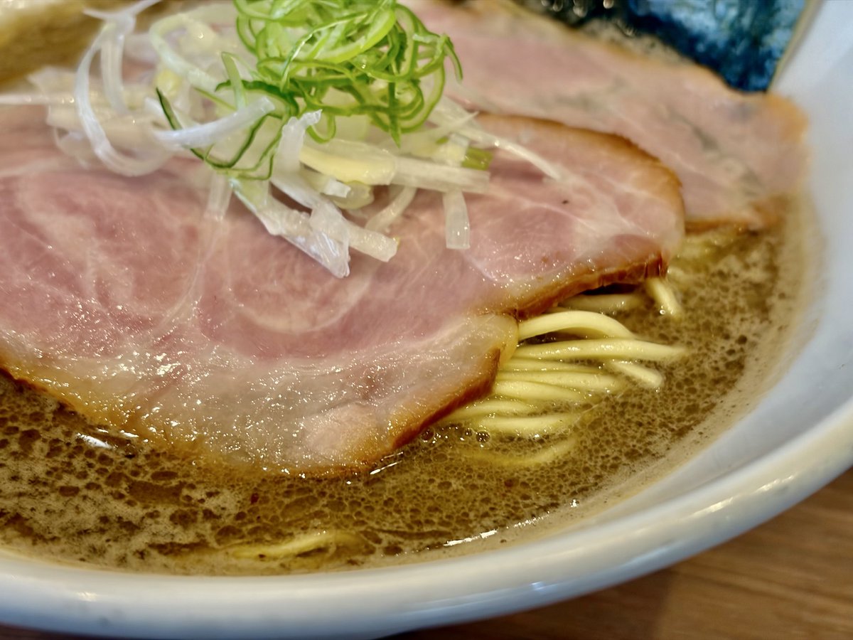 mengarasu's tweet photo. 本日より氷見と鶏の特濃に極追加です。

塩味と甘味の二種のタレで漬け込んでオーブンで焼いた自家製チャーシュー、
特製のタレで煮込んで味つけた煮うずら卵、海苔屋さんと吟味した厚手の国産海苔が➕ https://t.co/TyHmukxfsm