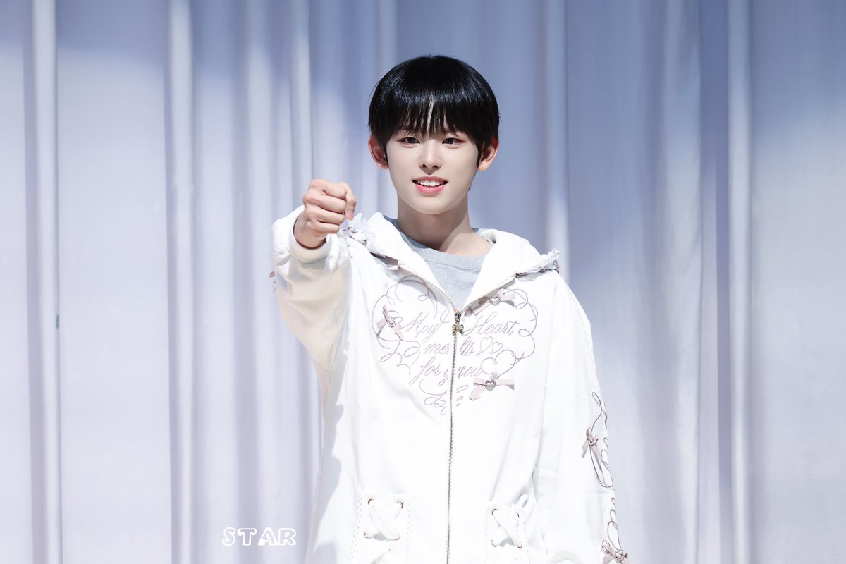 STARTaehwan's tweet photo. 생일축하해

#유월의_청량함은_태환으로부터
#JuneShinesWithTaehwan
#TAEHWAN #태환
#KEYVITUP #키빗업 https://t.co/QxxfGr1WnZ