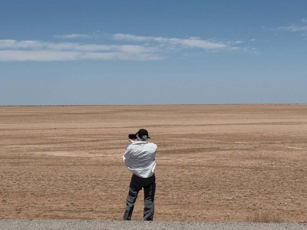 _filmcrave's tweet photo. Michael Mann has officially started location scouting for ‘HEAT 2’ in Mexico. 📷

Starring Leonardo DiCaprio and Christian Bale. https://t.co/Rstou519pI