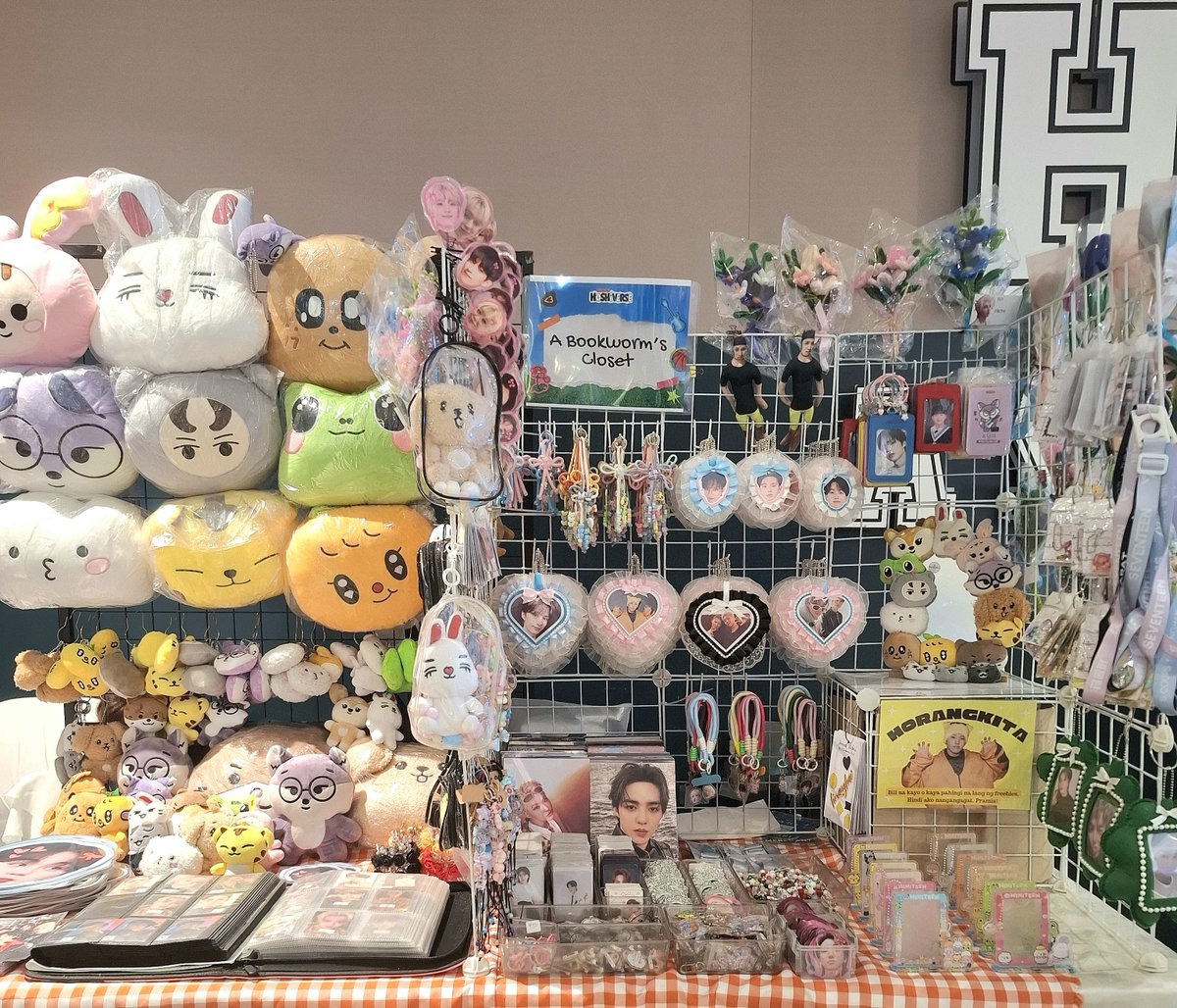a_bookworms_clo's tweet photo. Hey, CARATs!

We're now open at Ayala Malls Manila Bay (5F, Home Court)! Drop by our booth and get a FREE mini postcard with every purchase.

-----------------------

@kwonhoshi_ph
@SOONYOUNG_PH
@caratlandph
@hoshihorawr

#SlipIntoTheHOSHIverse
#FanNightsAtAMManilaBay
#AtTheBay https://t.co/GCC9k8kAMw