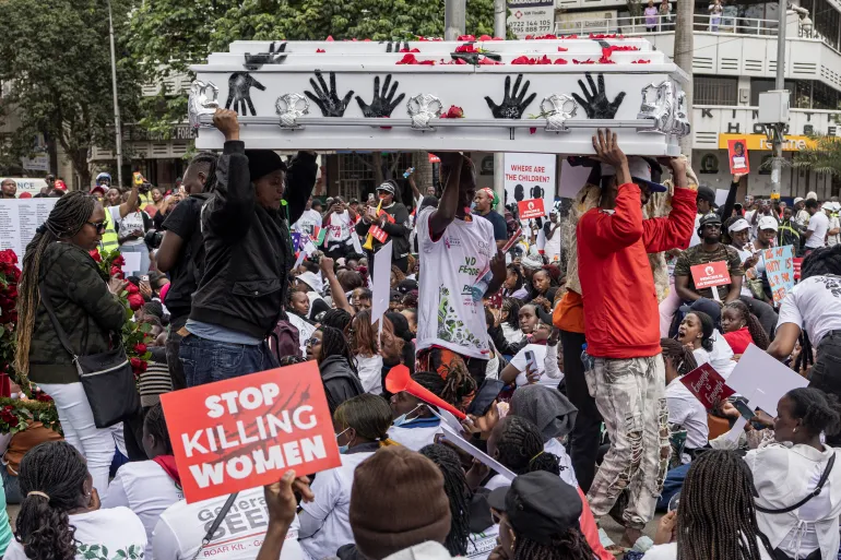 _alice_evans's tweet photo. Hundreds of women gathered in Kenya this week, urging the government to declare a national crisis on femicide and child disappearances.

Gospel singer Rachel Wandeto was allegedly attacked by 3 men last month, doused with petrol, set on fire, and soon after died. https://t.co/thhyGMwj1i