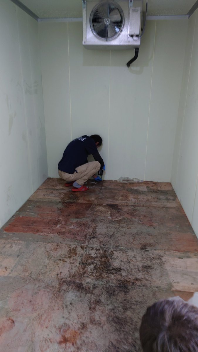 AkanaBrewing's tweet photo. 今回のクラウドファンディングを行った理由の一つに冷凍庫の修理があります。
冷凍機の故障により冷凍庫の中がカビてしまい、冷却もできない、酒も入れることができない状況です。
生酒用の冷凍庫2台稼働のうち1台動かないため、生酒を一部取りやめています。純米吟醸超にごり2種。何とか今年資金を獲得し多くの生酒、超にごりを再開したいと思います。