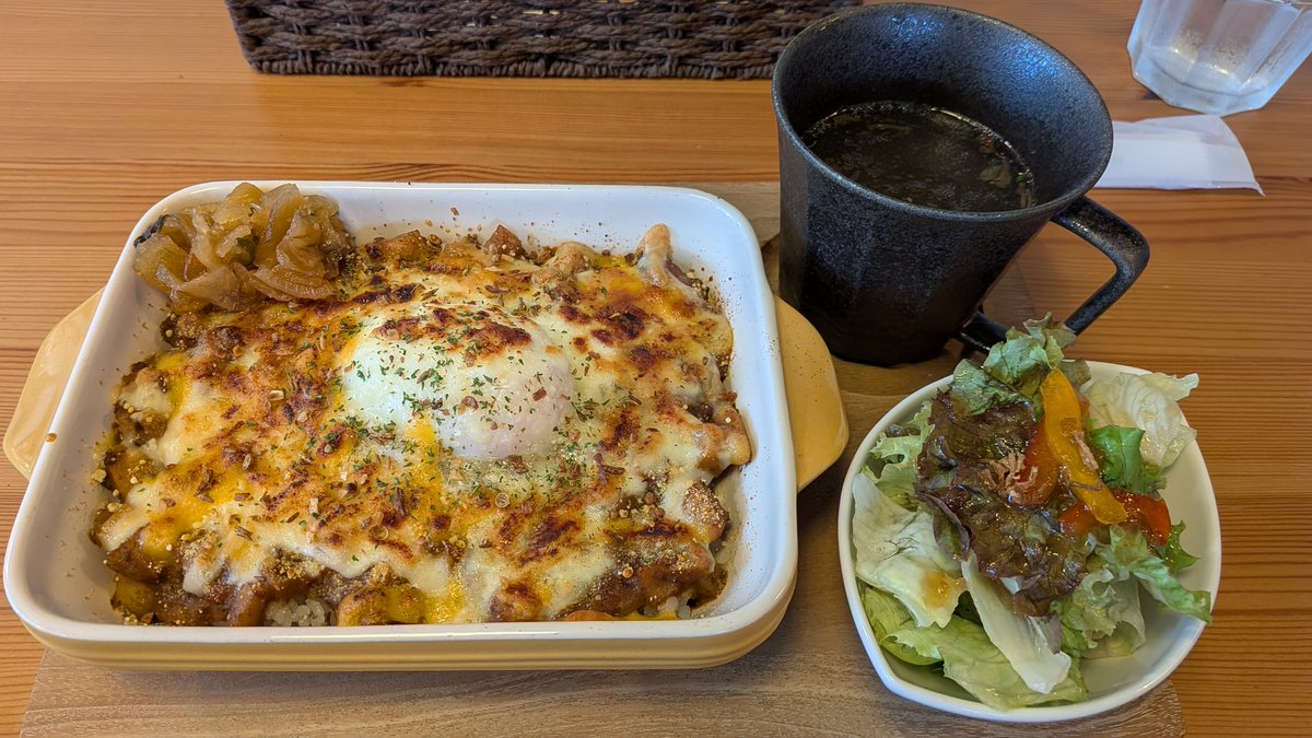 ken_s_world's tweet photo. 優雅な休日のランチ。
カフェ2件空振りした後、ハンモックのある落ち着いたカフェで、焼きカレーとオムハヤシを頂く。
※はるカフェ
#米沢
#カフェ巡り https://t.co/xVKDHM5H5q