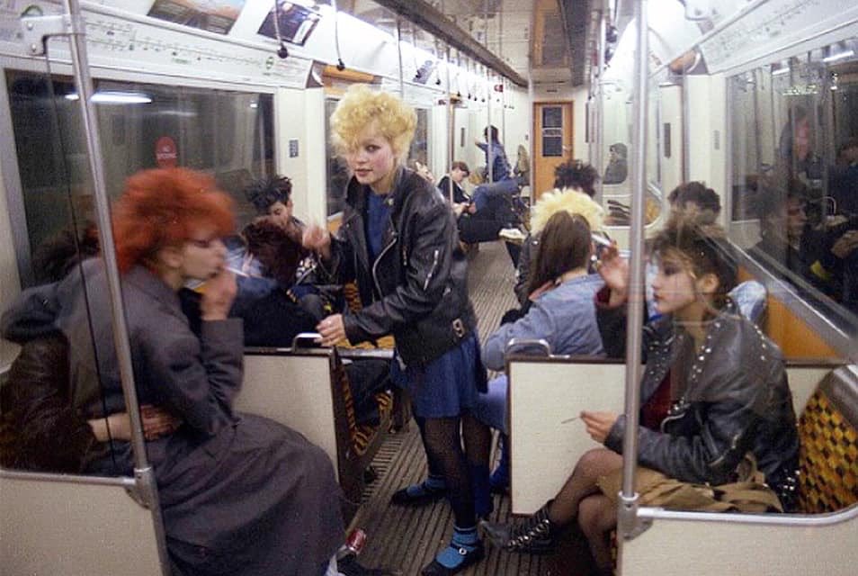 bab0oshk44's tweet photo. Punk girls on the Tube. London, 1983. https://t.co/Yq3TOFm030