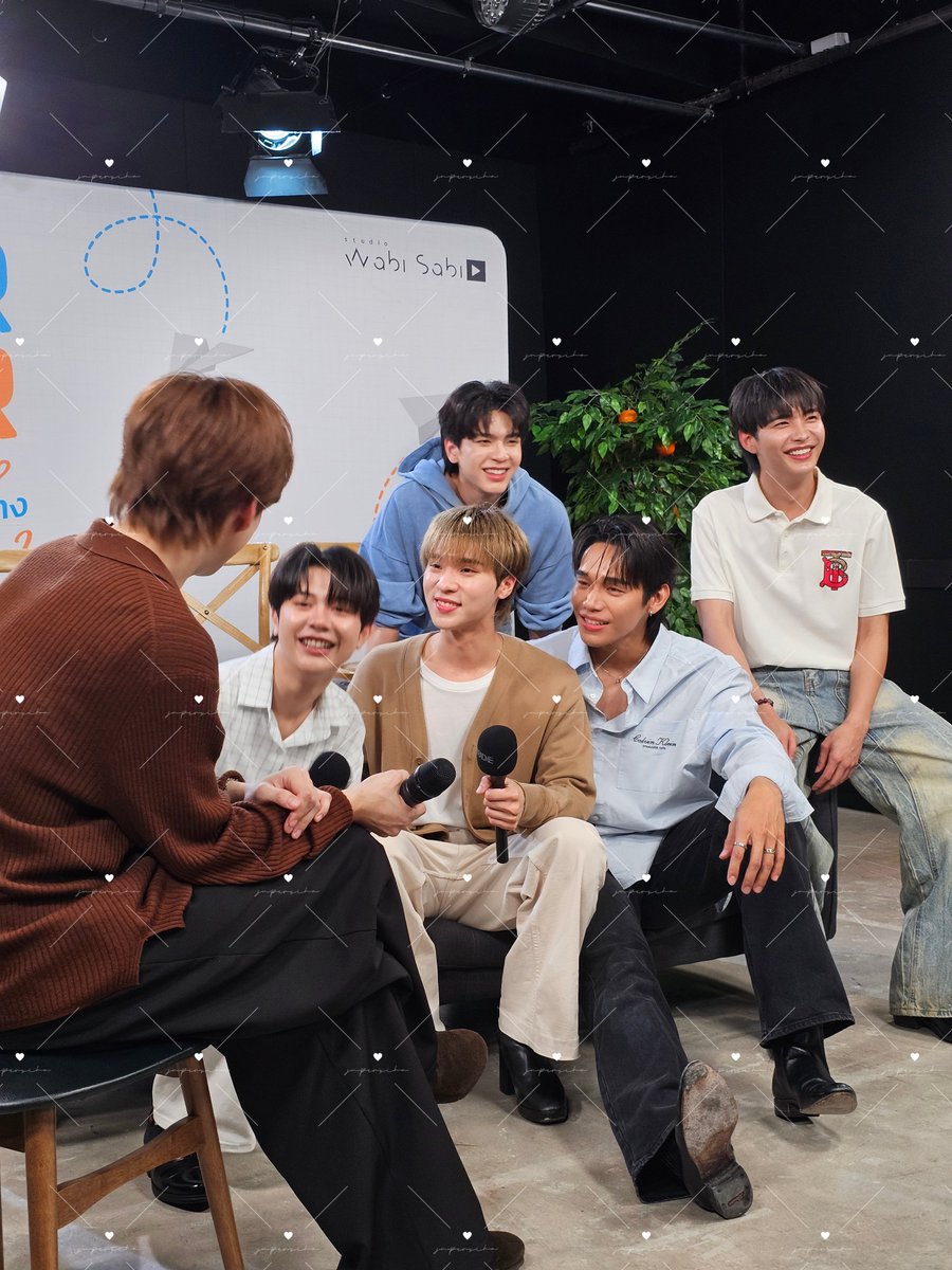 superxiha's tweet photo. 我爱wetv😭好爱群像😭
这种活动多多来点😘@WeTVThailand
Love you guys fourever🤟
#WeTVSendlovexFoureverYou2 https://t.co/8wuO37VYHL