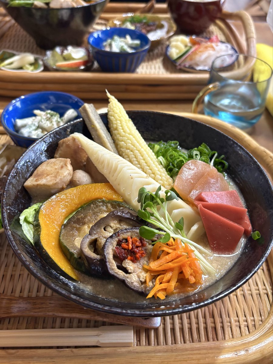 40s_drinker's tweet photo. 滋賀県彦根市【こんき食堂】

お芋をたっぷり擦り入れたとろみある具沢山の豚汁定食がすごく美味い❤️滋賀県の赤こんにゃく入ってます❤️再訪したいお店です❤️ https://t.co/wg7U8ckdc8
