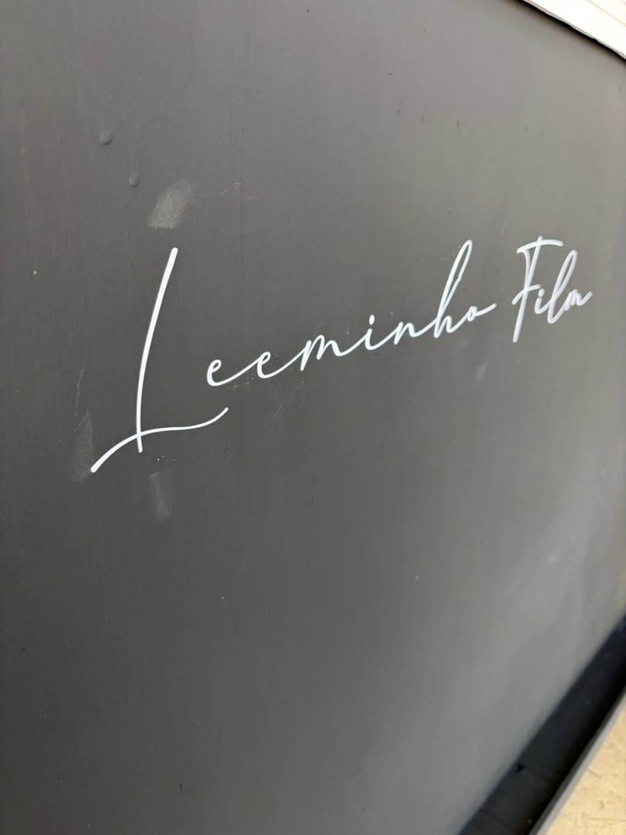Beacienta's tweet photo. 🌸 Los autógrafos originales de #LeeMinHo son solo una parte de todo lo que podrás descubrir en #FuegoYTradicion ✨

También encontrarás piezas de colección que muestran distintas etapas de una trayectoria admirada por millones de personas alrededor del mundo.

📅 Disponible hasta el 13 de junio en @FAROAzcapo

#MinozMexicoOficial #HallyuFestivalCoreano #debut_20th_anniversary

 🔄❤️