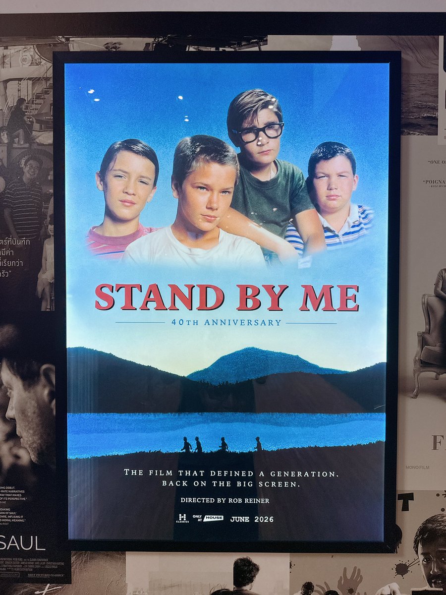 KimkanaMagazine's tweet photo. ครบรอบ 40 ปี #StandByMe ยังคงเป็นหนัง Coming of Age ที่อบอุ่น งดงาม เต็มไปด้วยความจริงใจ บางครั้งความทรงจำที่ดีที่สุดในชีวิต อาจไม่ใช่เหตุการณ์ยิ่งใหญ่ใดๆ แต่เป็นเพียงช่วงเวลาธรรมดาที่เราเคยมีเพื่อนดีๆ เดินเคียงข้างกัน ”ผมไม่เคยมีเพื่อนคนไหนเหมือนกับตอนอายุ 12 อีกเลย” #MovieTwit https://t.co/7ZJjzrpINu