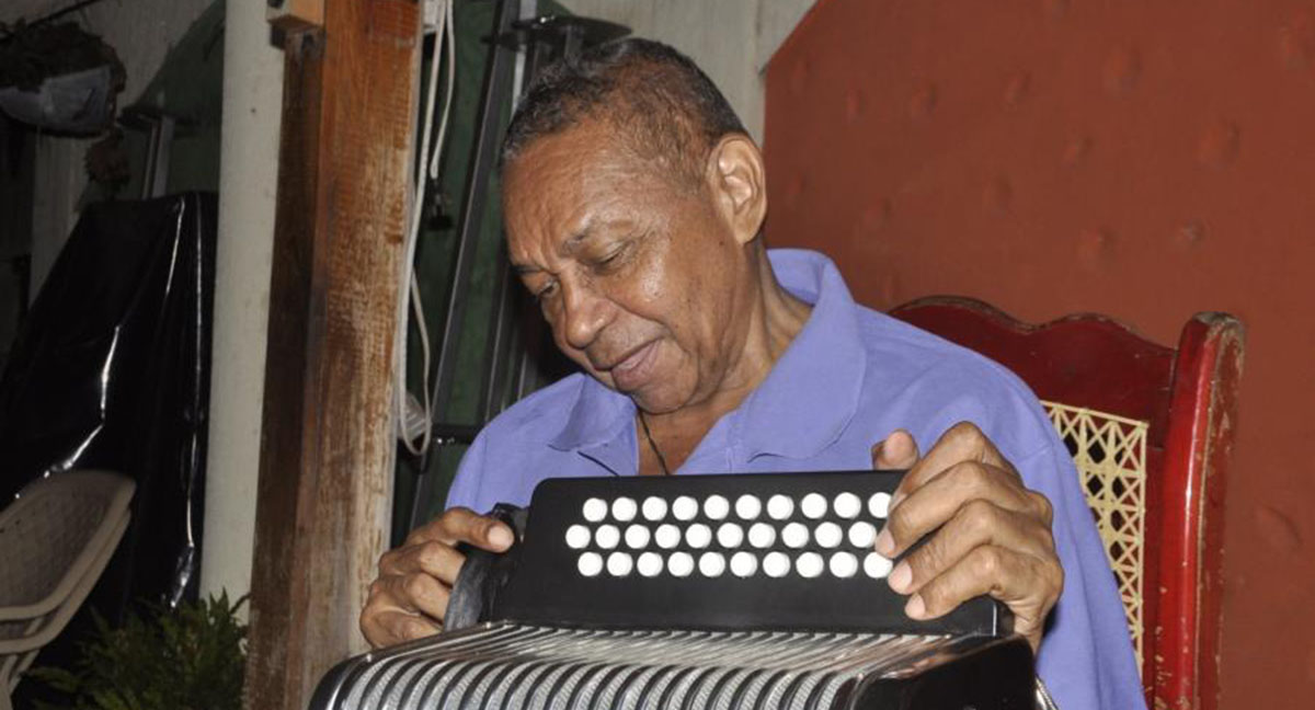 Soyquintopoder's tweet photo. Luto en el vallenato: falleció Ovidio Granados, líder de una histórica dinastía de acordeoneros https://t.co/LuaoRtYg7w https://t.co/HFykwBtYgU