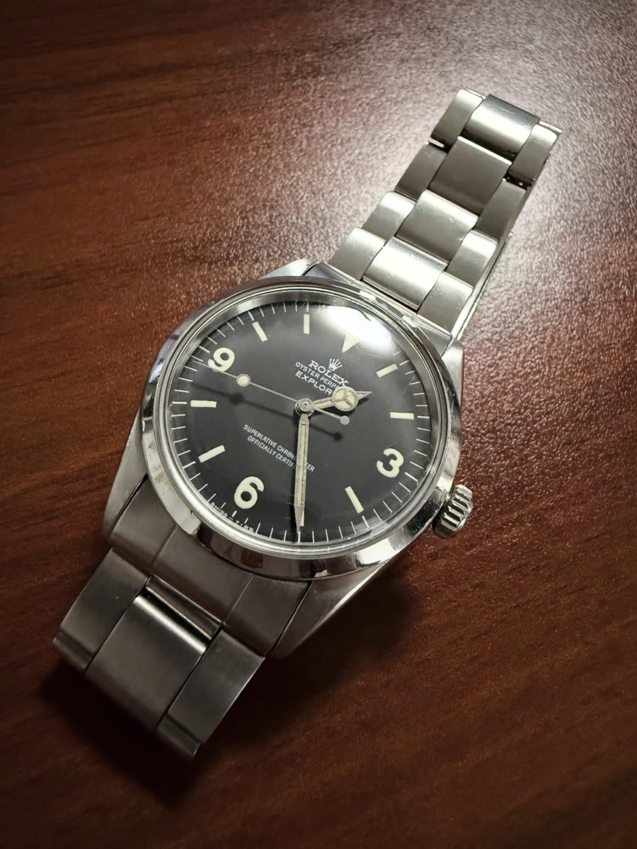 Bagyepugj's tweet photo. 1016⌚

やっぱりこの時計は良い。

着けていてしっくりくるし、つい何度も時刻を確認してしまう。

一生の相棒。

これからも人生の冒険をこの時計と共に。 https://t.co/6sBoo1jPKW
