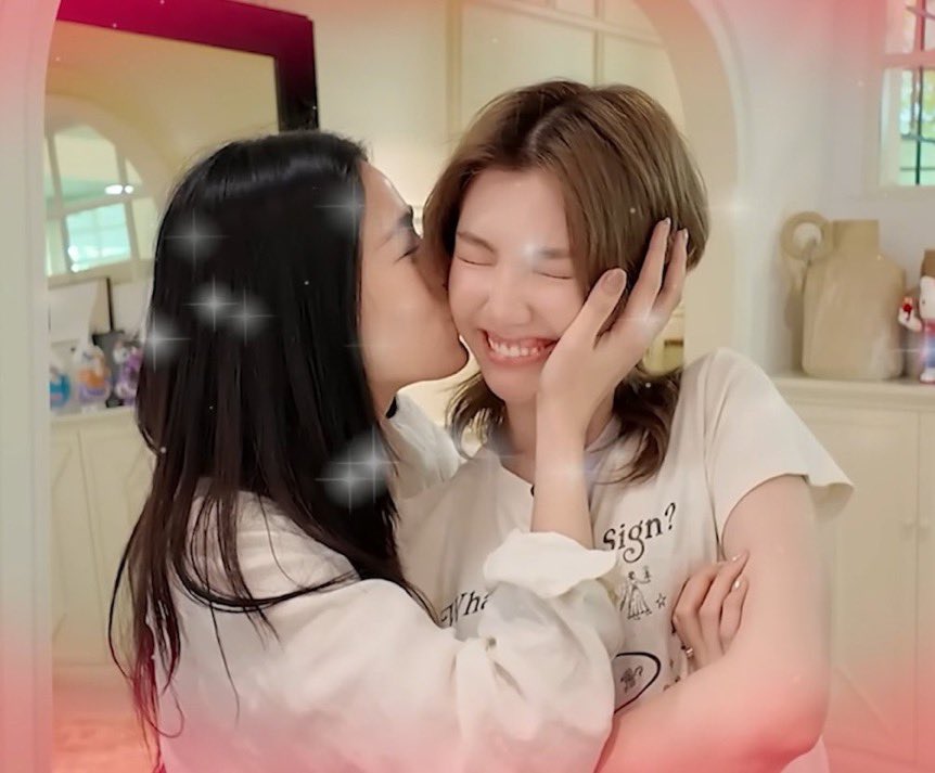 summertimediary's tweet photo. to be in LOve 😘 https://t.co/96M6q8C5NG