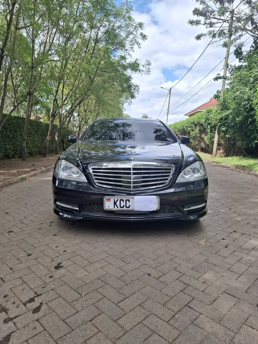 JaMtoka's tweet photo. • 2012 Mercedes Benz S350 — W221 🇩🇪
• KSh2.85 Million 
• Fuel Tank: 90L
• Mileage: 80,071km
• Location: Nairobi 🇰🇪 — Karen
• +254733665551 — WhatsApp 
• michael@beyondtarmac.co.ke

• 3500cc NA V6 Petrol — M272 E35
• 272bhp @ 6000 rpm
• 350Nm @ 2400-5000 rpm
• 7-Speed Automatic gearbox (7G-TRONIC)
• RWD

• 9 Airbags
• Airmatic Suspension
• Brake Assist
• Cruise Control
• EBD — Electronic Brake Force Distribution
• ESP — Electronic Stability Program
• Pre-Safe
• Traction Control System

• Harman Kardon Logic7 Surround System
• 14 Speakers
• 600 Watts

• Alloy Wheels
• Fog Lights
• Headlight Washer System
• Leather Seats
• Shark Fin Antenna
• Sunroof
• Wing Mirror Blinkers