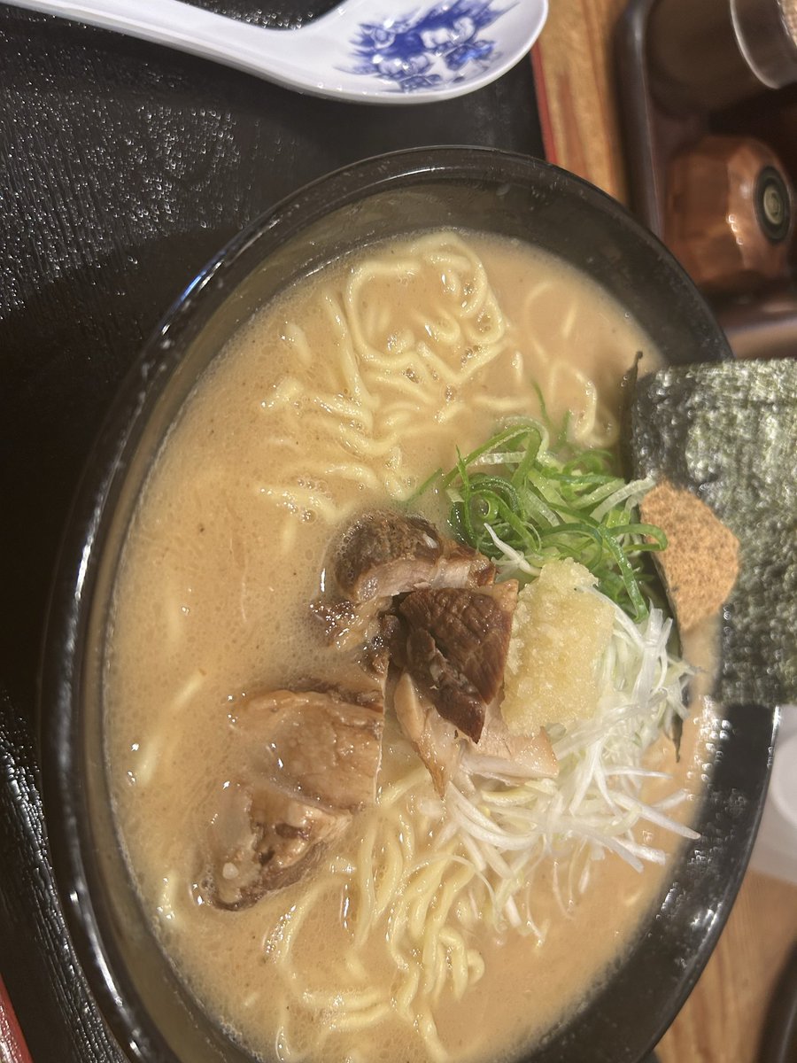 RaB08802's tweet photo. えー。ダイエット中に
ラーメンを食べてしまいました。
引くほど美味しかったです。 https://t.co/gDDzbsrLwW