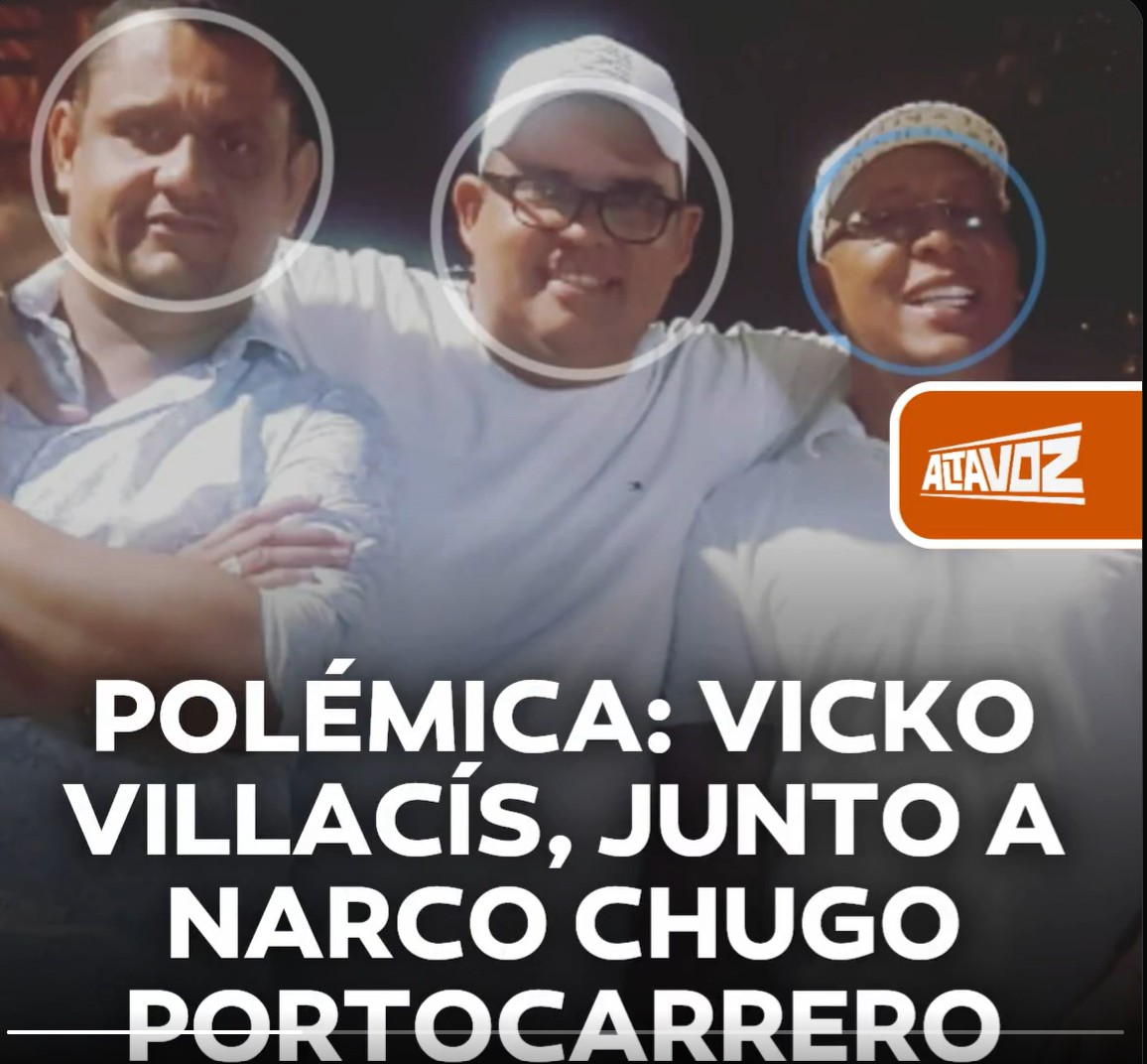 lahistoriaec's tweet photo. Ya no sé si decir o no decir que yo ni lo conozco. A diferencia de otros correístas detenidos a los que pide resistir y les manda toda su fuerza, con el capturado alcalde de Esmeraldas, Vicko Villacís, Rafael Correa ha sido bastante prudente y escueto. Hoy, el medio digital Altavoz publicó una imagen en la que aparece Villacís junto al narco ecuatoriano Chugo Portocarrero (tercero, en la foto), quien actualmente está prófugo. Portocarrero fue detenido en España y huyó tras pagar una fianza.
