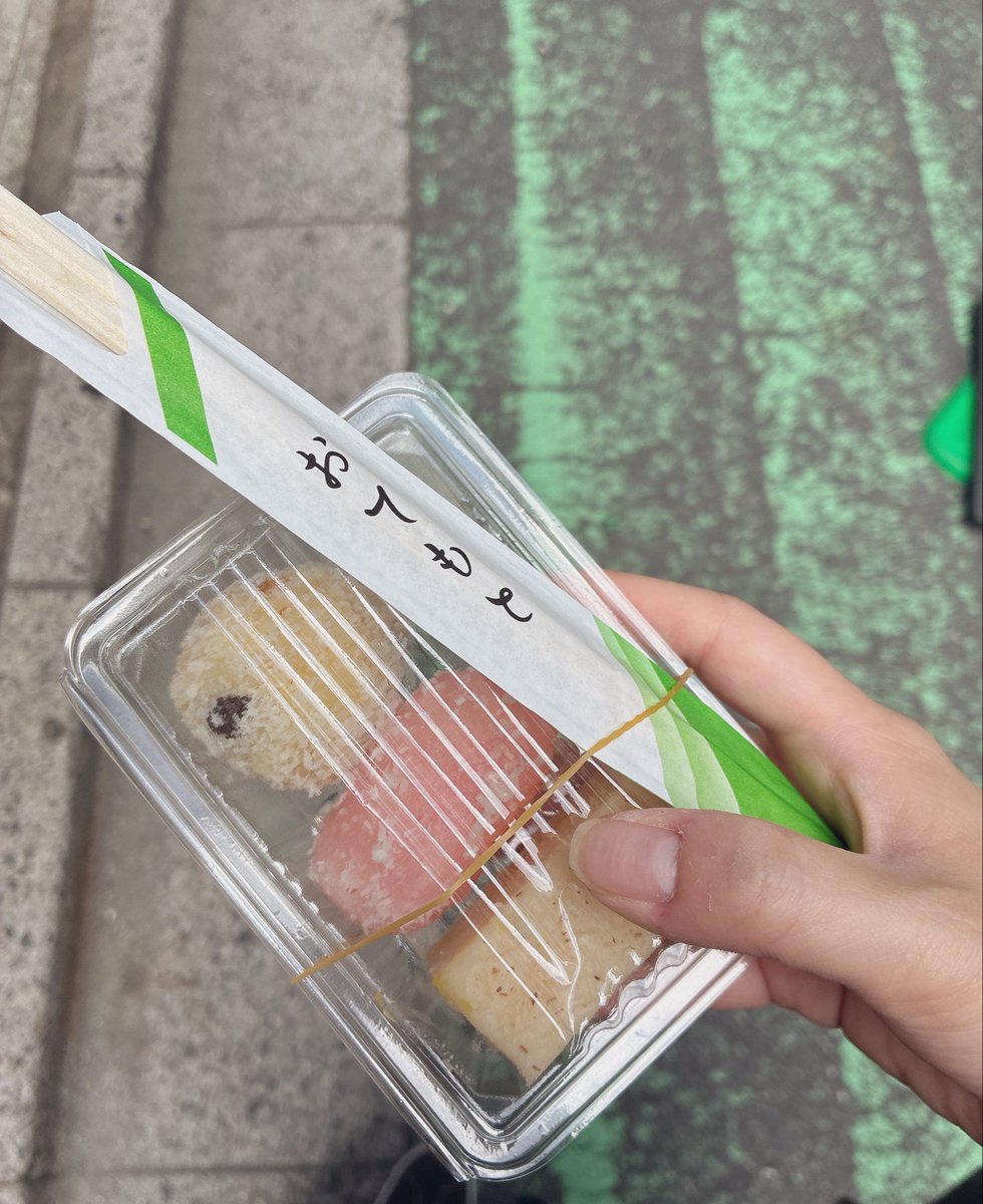 nothinnnowhere's tweet photo. 新大久保で楽しくインターナショナルマーケット巡り。インドのスイーツをテイクアウトしてみる。

＿人人人人人人＿
＞　おてもと　＜
￣Y^Y^Y^Y^Y￣ https://t.co/Ny7EhV3DNc