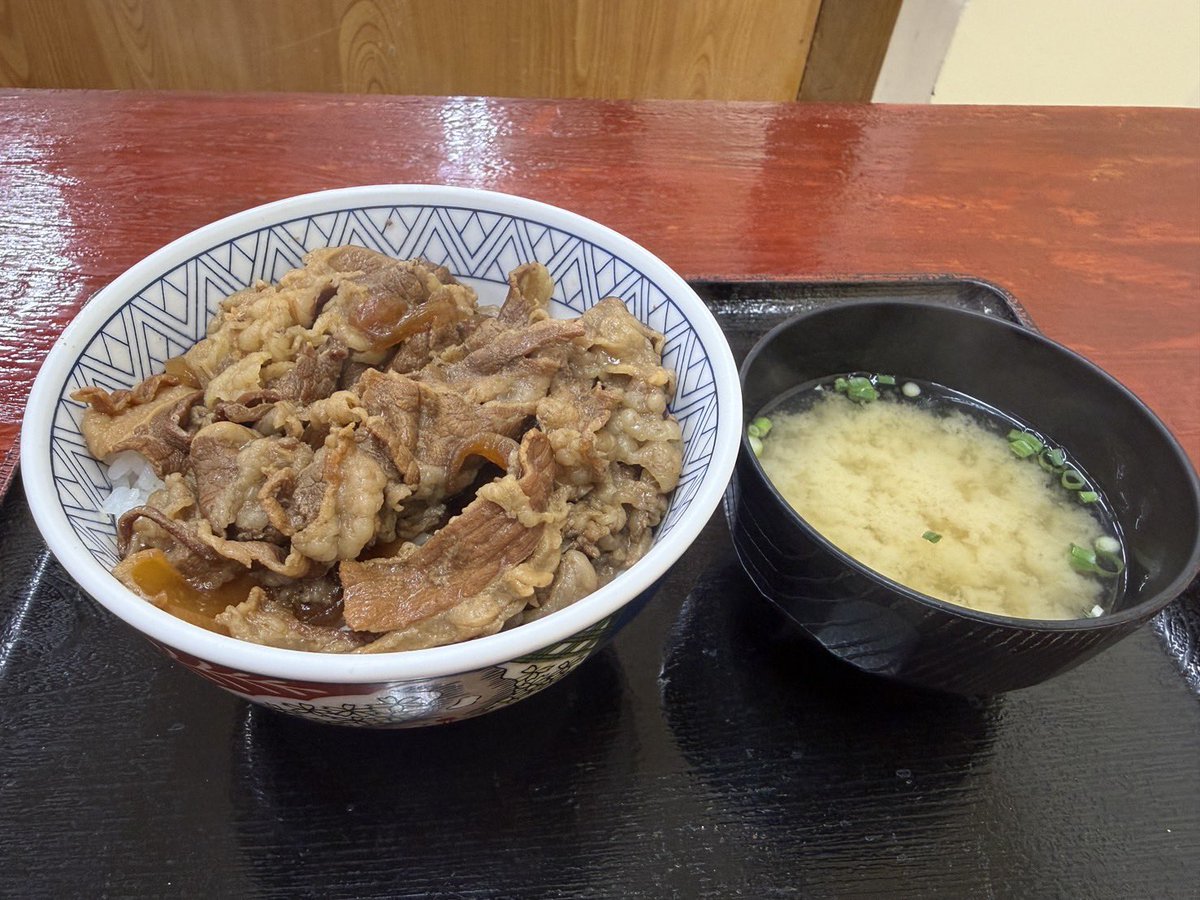 dee_okinawa's tweet photo. 【求む情報】

「沖縄の飲み会の締めはステーキなんかじゃない！どん亭だ！」という皆様、今度DPZでどん亭の記事を書きたいと思うので

･どん亭のおすすめメニュー
･思い出があったらお寄せください。

私は若かりし頃、国際通りで飲んだ後の締めはだいたいどん亭だったんですが、深夜のどん亭で勢いに任せて食べてたカレーの味を今でもたまに思い出します。