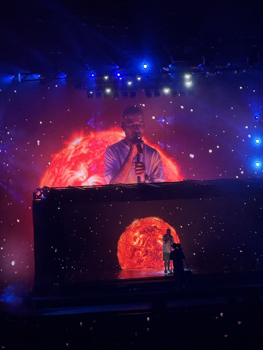 Harrisonsoep's tweet photo. Waited 10 years to finally see @KiDCuDi it was so worth it! https://t.co/Gt5itJeyAW