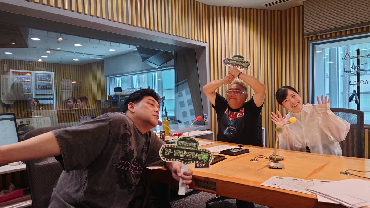 sandradioshow's tweet photo. はじまりました #サンドラジオショー SPウィーク！
本日も生放送！✨

OPは、伊達さんが見てきた、綾瀬はるかさん &amp; 千鳥・大悟さん主演の映画『箱の中の羊』の話題から🐑

▼radikoでLiveで聴けます!!
https://t.co/H4BTlAQFGG https://t.co/rXSImWa7Nq