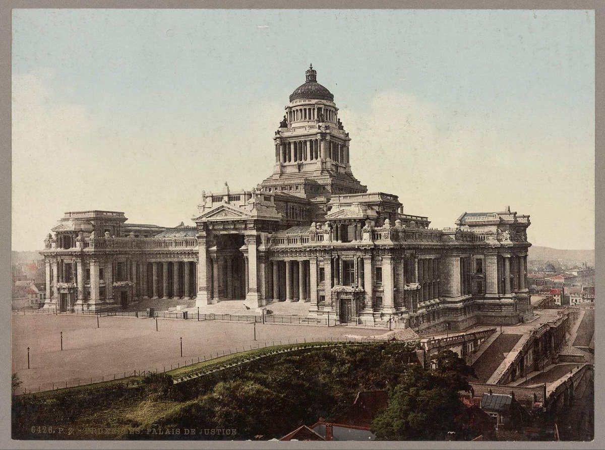 andreas_nigbur's tweet photo. 👀 Brussels Palace of Justice

Another masterpiece of the Old World, built by the finest architects this material world has ever produced. Look how tiny the people inside look!

Anyone with common sense wonders how something so incredible could have been built with nothing more than horse-drawn carts.

The answer is, it wasn't!

Buildings like the Brussels Palace of Justice originated in the Old World and were technological structures that generated and utilized free energy.

After the last major reset over 200 years ago, they were gradually stripped of their technology during "renovations."