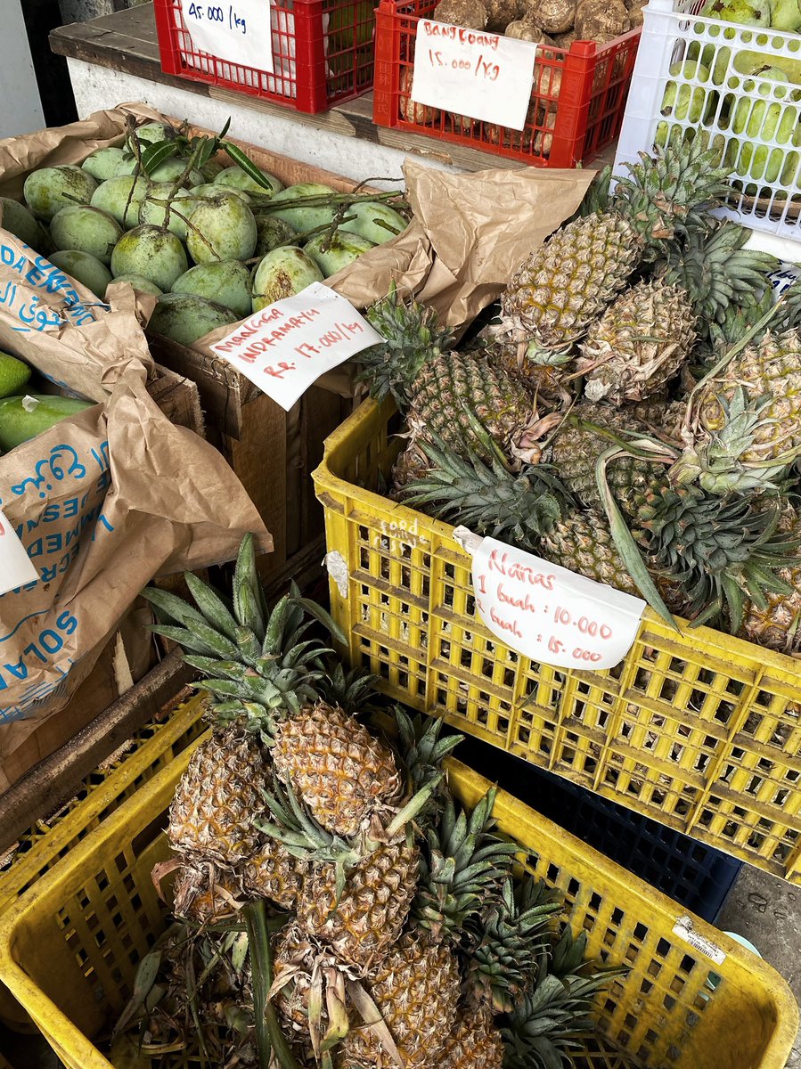 foodwillrescue's tweet photo. Pagi ini #WeekendJajan ku udah dimulai. belanja protein, sayur &amp; buah di pasar pagi deket rumah sambil nikmatin udara sueeeeegerrrr🍃💨🌞 https://t.co/iMwVpT8e3r
