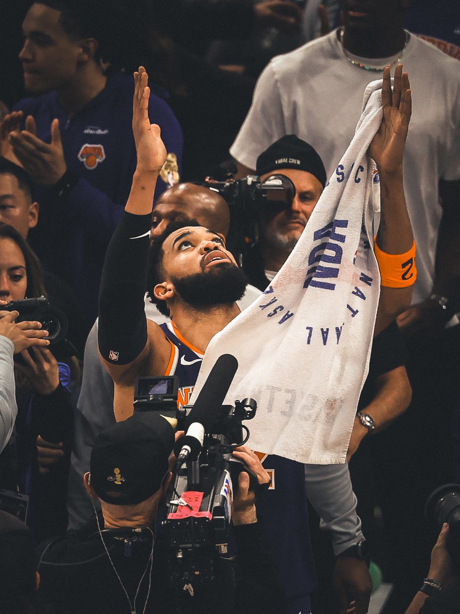 NBA's tweet photo. 🧡💙 https://t.co/oILwZ8ijc1
