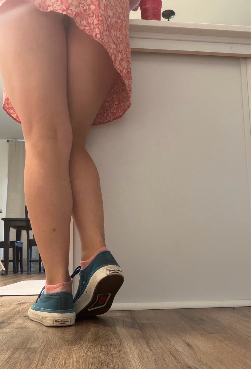 Belshowoff's tweet photo. Sundress season is finally here 😍  #sundressseason #bentover #cleavage https://t.co/OUxFIOTxjX