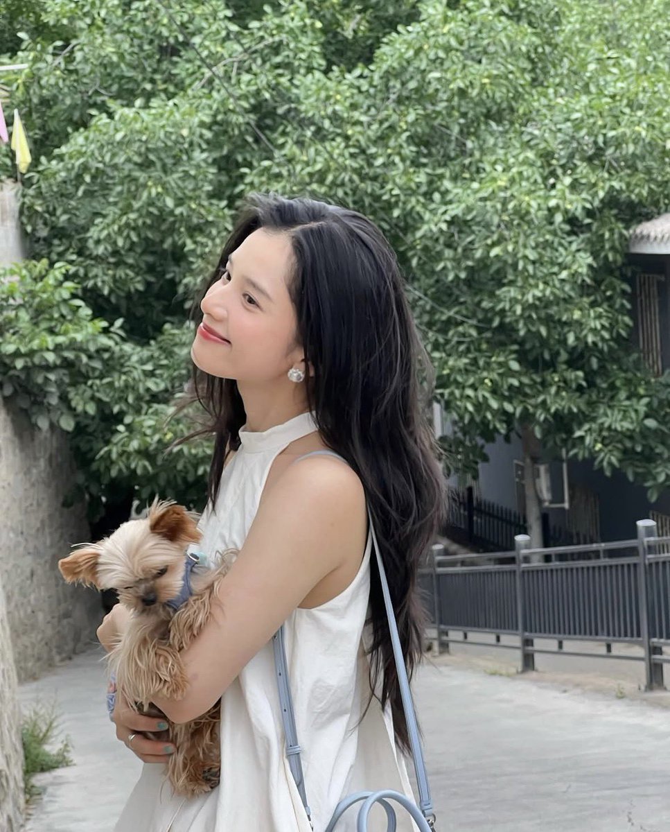 crbfvs's tweet photo. douzai has the prettiest mom 🫶🏻 #zhangjingyi https://t.co/78VM1Z1edN