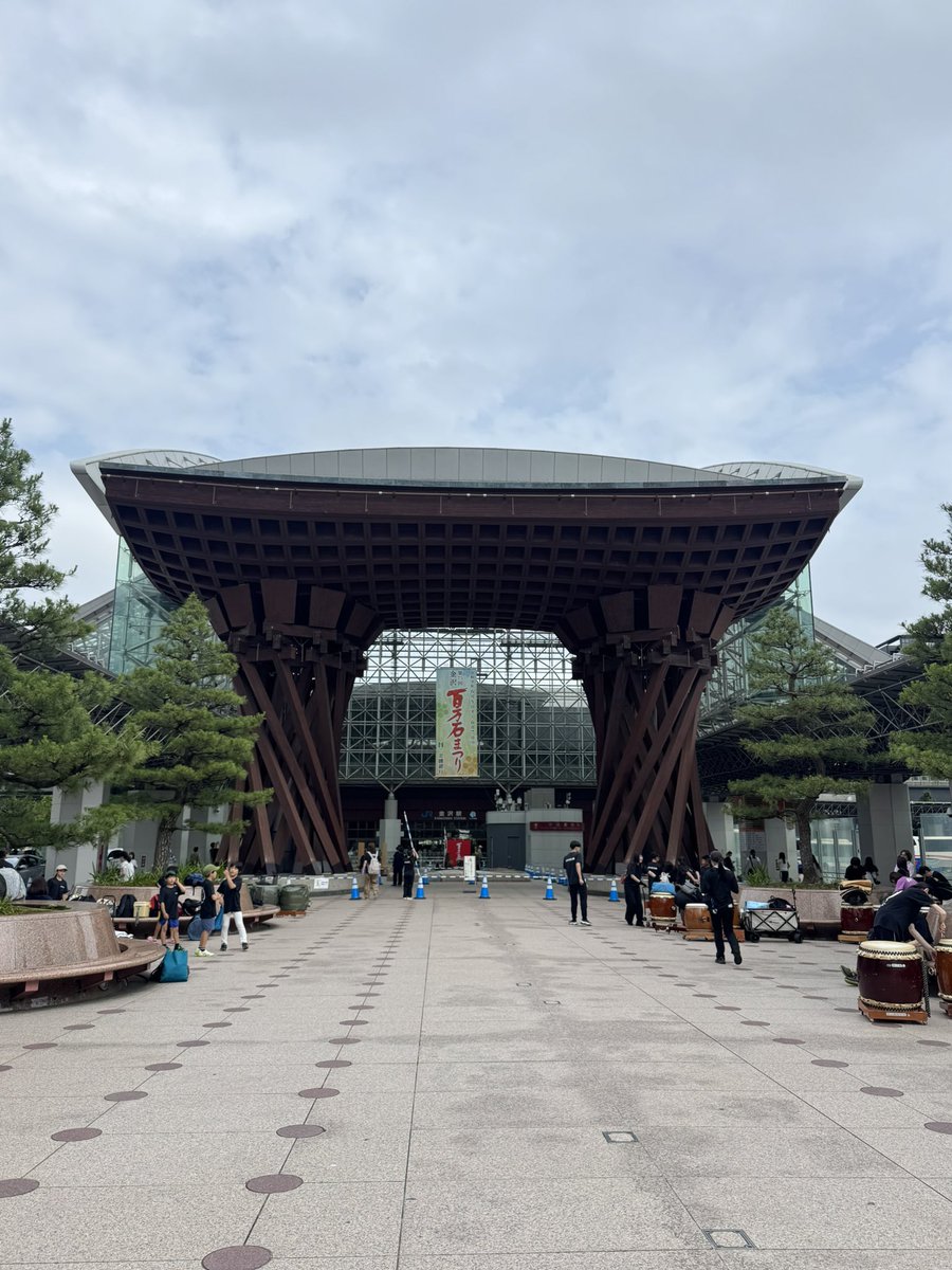 shuichiroito's tweet photo. 2026年6月6日（土）に開催される第75回金沢百万石まつり。
メインイベント「百万石行列」では、前田利家公役と正室お松の方役を、2026年の大河ドラマ『豊臣兄弟！』（NHK）で前田利家を演じる大東駿介さんと、同ドラマでまつを演じる菅井友香さん。 https://t.co/p0P2ymYiu5