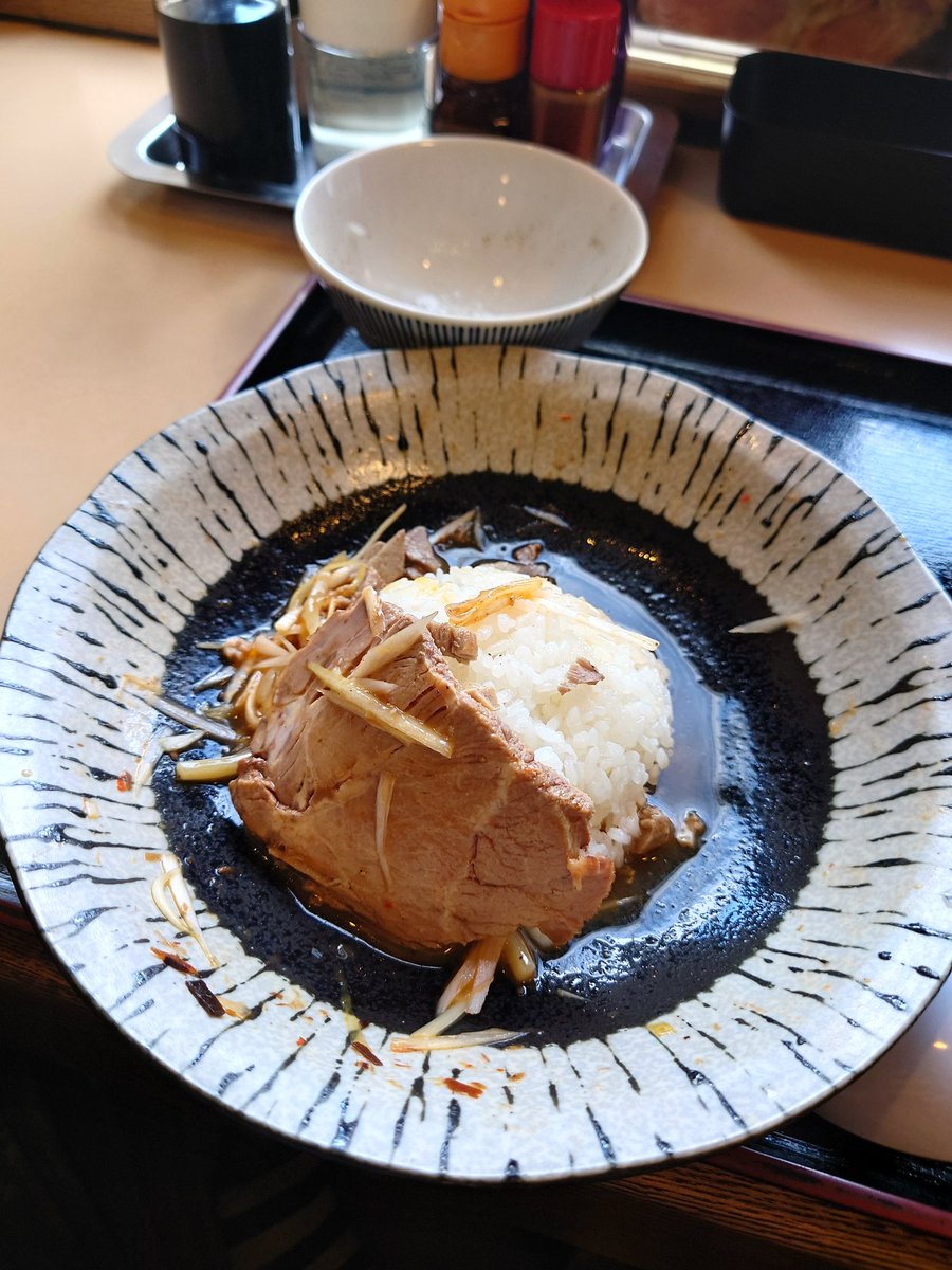 turumi_2021's tweet photo. らーめん  うそだっぺー

～限定～
ＴKM   卵かけ麺
大盛
辛ネギ
追い飯付

レモン搾りさっぱり😋🤗旨し‼️
〆の追い飯も最高❤︎😀👍
コマチャ良き😍🫶🫶🫶 https://t.co/w7XFn6iuTu