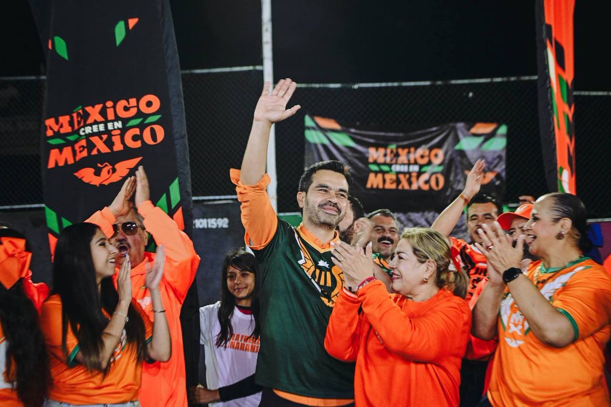 AlvarezMaynez's tweet photo. Este noche inauguramos la Copa Naranja 🍊 en Zacatecas y seguimos fomentando el deporte y los valores en las nuevas generaciones.

México cree en México 🇲🇽. https://t.co/rMV3KSQMnF