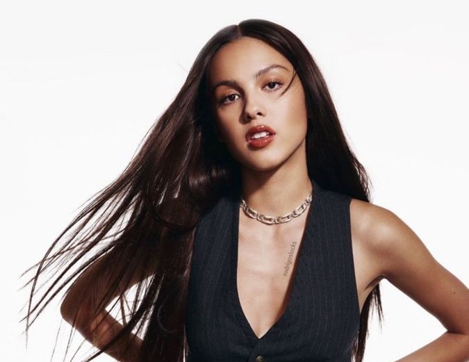 SelGomezStats's tweet photo. Selena Gomez, Beyoncé and Olivia Rodrigo are the only female artists in HISTORY to have all their solo albums debuting at #1 on Billboard 200. https://t.co/seUgoNKr9i