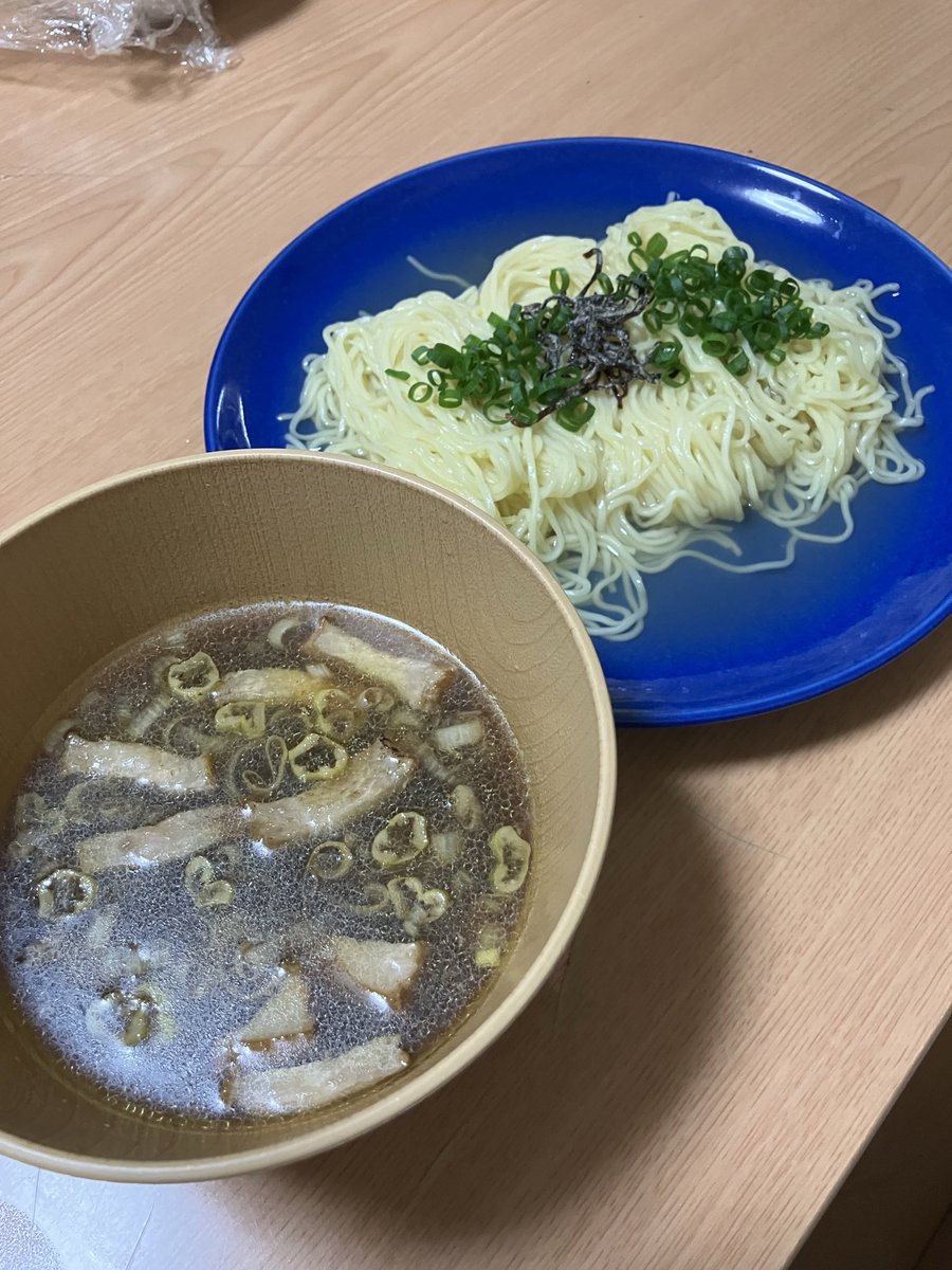 KaitohJr's tweet photo. 昆布水もやればヤルだけ分からない(笑)

実家製マテ汁with昆布水つけ麺 マテ日和

昆布水に追い塩こんB長を乗せてみました。 https://t.co/pUlygjnHjP
