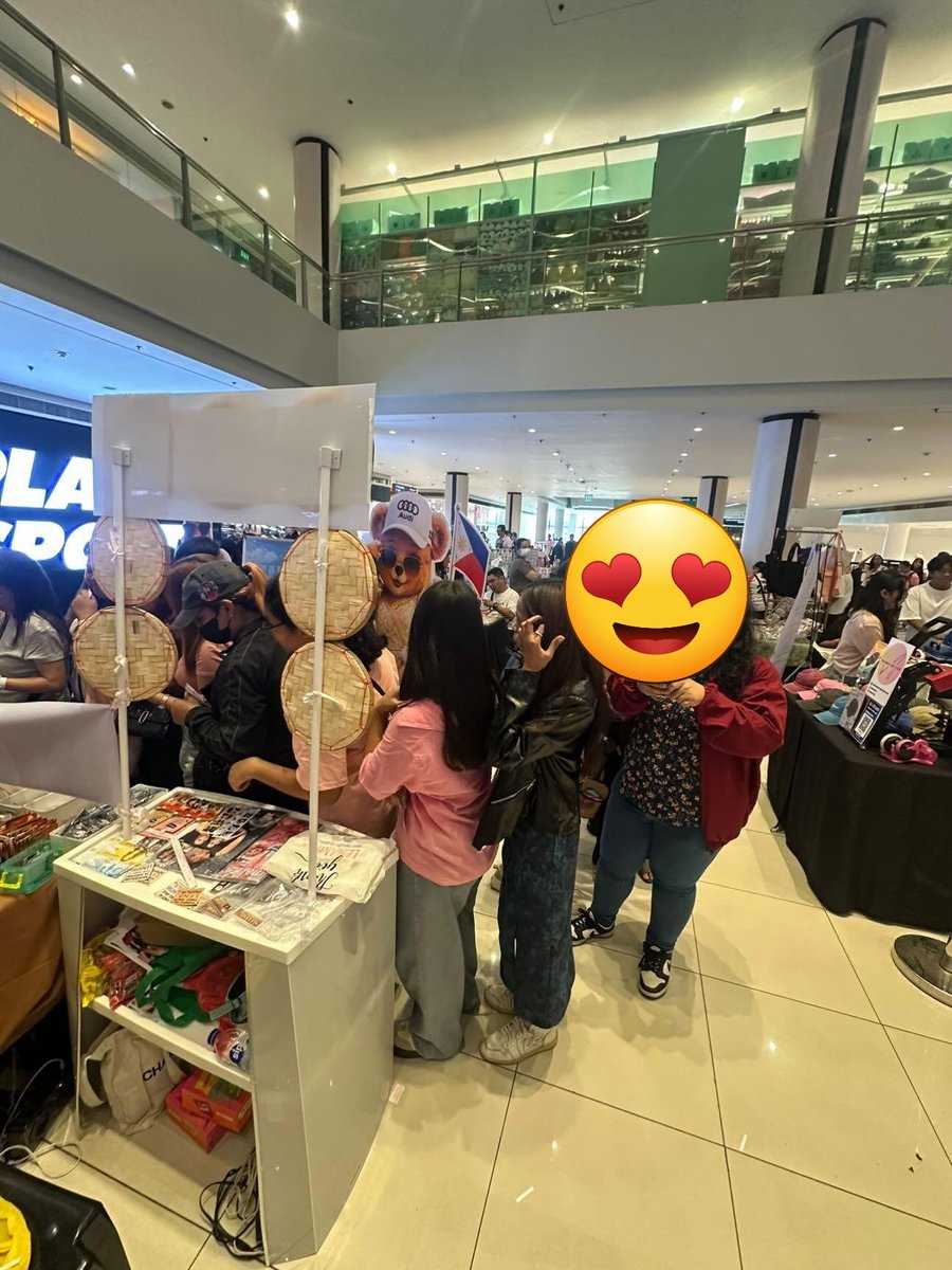 LenaMiu25_phofc's tweet photo. The line is lining 😍

Hello GBBs and Ms @itsamiraalawi 

#LenaMiu #ลีน่าหมิว 
#ThaiGLFest3
#BlossomLikeAFlower https://t.co/9JIJ3Ycec9