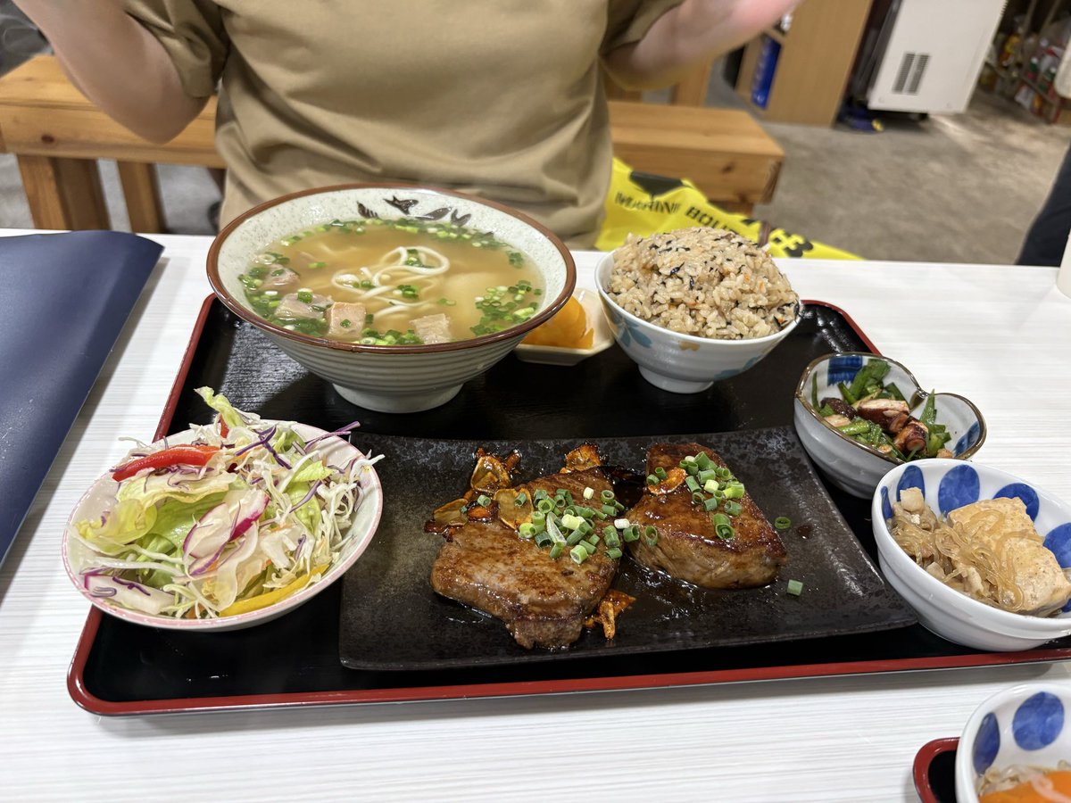 asakaakie's tweet photo. 今からくわっちー食堂で
八重山そば食べるよー！！
ちっちとアケさんとあき恵ちゃん https://t.co/WHZ4R2gXpP