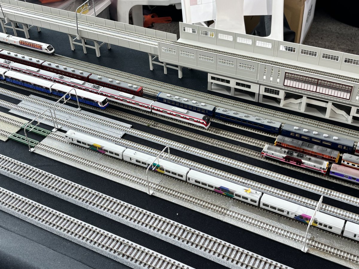 SRT_FUN's tweet photo. 日本人チームの展示、圧倒的にタイ人に負けておりますが、ご笑納ください
テーマは日本で活躍してタイに渡った車両です。 https://t.co/PJZHshXnGP