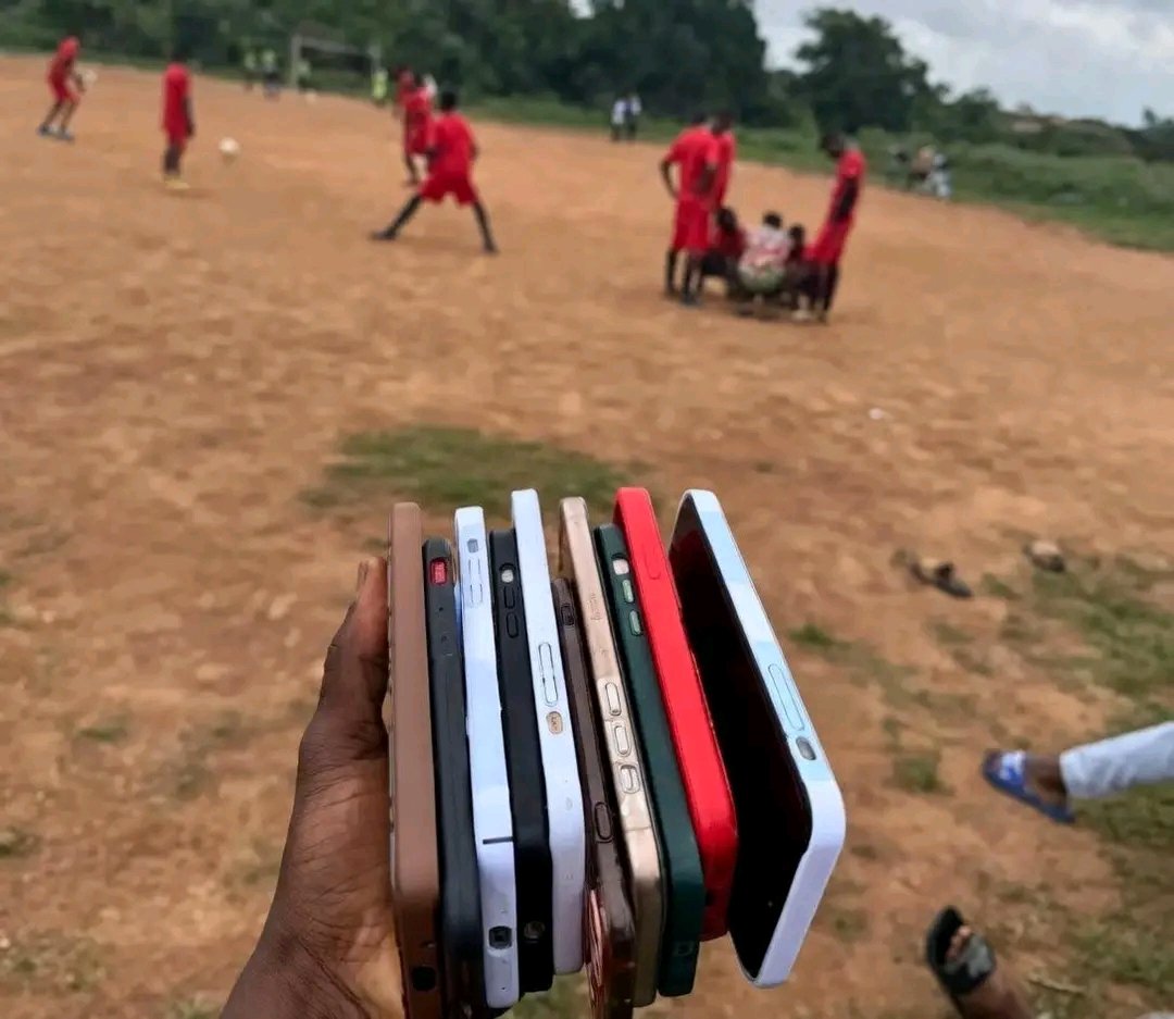 Juve_Ai's tweet photo. Her: "You are not loyal"

Me in the hood: https://t.co/z41N5JdmV7