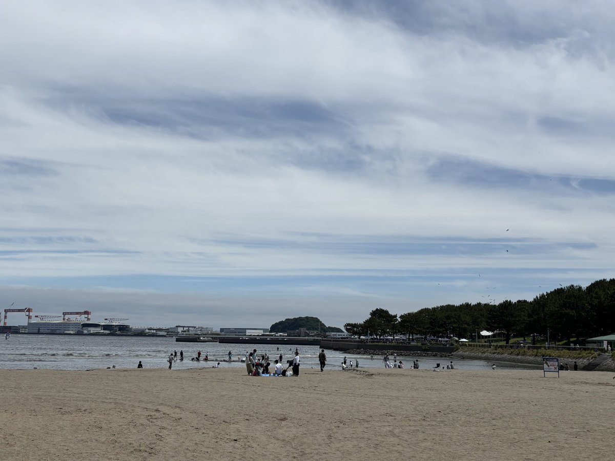 subama_'s tweet photo. ドカ二日酔いですが朝から潮干狩りに来ています https://t.co/ZoyRbShGEU