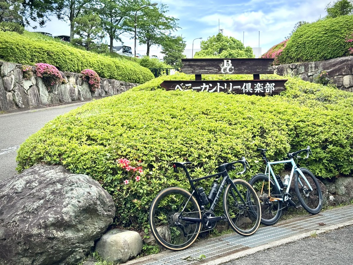 amem1357's tweet photo. しろさんとベニカン朝活🚴‍♂️🚴‍♀️
ランチは「夢と豚と丼と」🍜
しろさんはラクレフロマージュ🔥 https://t.co/3dKSFUK9Gc