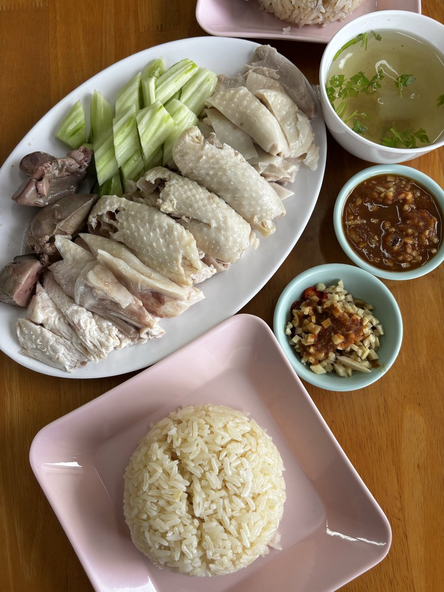 Tookzombie's tweet photo. ข้าวมันไก่ตอน...คุณประกอบ @นราวดี อยุธยา คุณภาพเหมือนเดิม ฉ่ำๆ😍 https://t.co/YX7rnm30Gc
