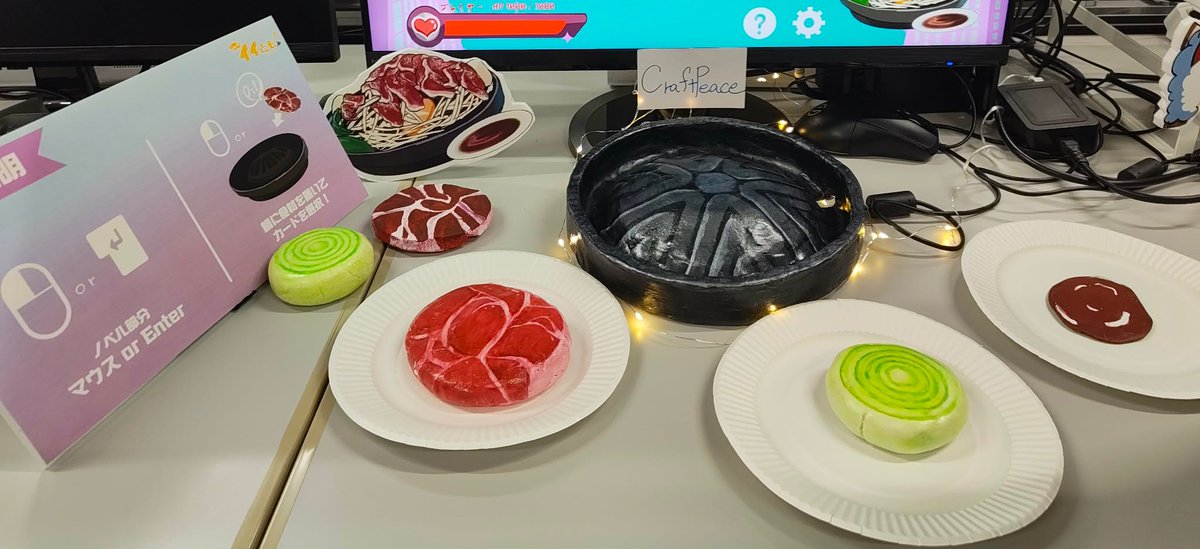 Dysphoria96's tweet photo. 【ご宣伝】
明日の SAPPORO GAME ODYSSEYでは
🍖ジンギスカンを成長させるゲーム(⁉️)🍖
を出展いたします。
実際に具材とジンギスカン鍋を使って攻撃するんです。

今回はチーム制作の一環としての作品です。大分可愛らしく奇妙に仕上がっておりますので
気になった方は是非！✨
 #ゲムオデ https://t.co/paf7OLi1ui