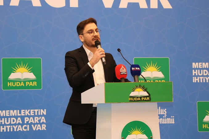 Cevat_Niksarli's tweet photo. HÜDA PAR Genel Başkan Danışmanı Hamdullah Er (Rahmi Koç’a):

Kürt kadınının onur ve haysiyeti, senin yedi ceddini ihya eder. https://t.co/O2iIPqbY6Z
