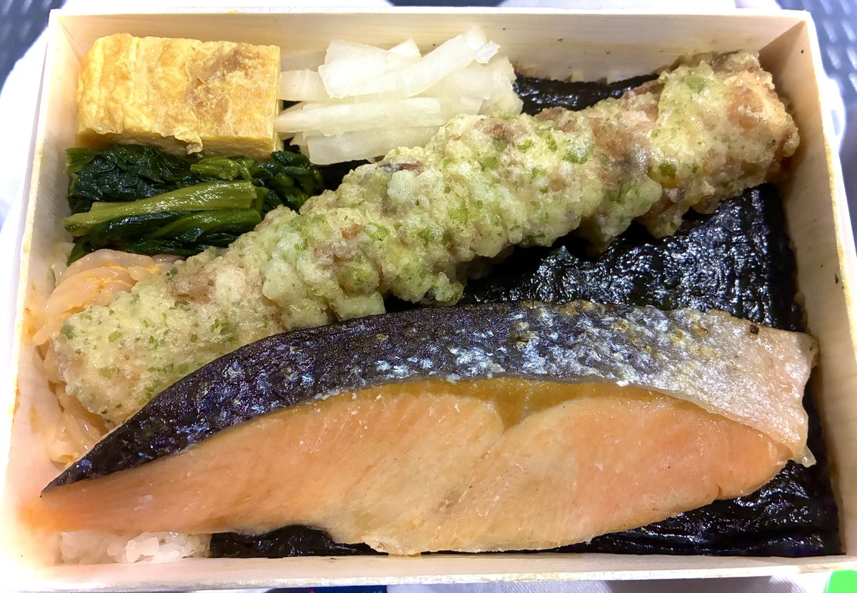 Roly_poly24's tweet photo. JCS 1-3で終わりました
4枚に増やしたウエイトが引けなくて初戦落として、それ以降の試合はフカマルがいなかったです。今シーズン、パシフィコ横浜では戦績1-5と相性が悪すぎる。
弁当は美味しかったです https://t.co/1LxOS27QRd
