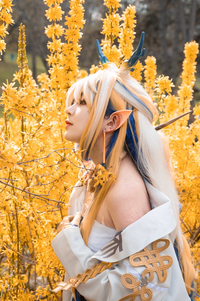 sukdip_st's tweet photo. it’s shu’s birthday… this is my cosplay too. happy birthday shuber. 😗 #arknights https://t.co/tfnIV4WDXU