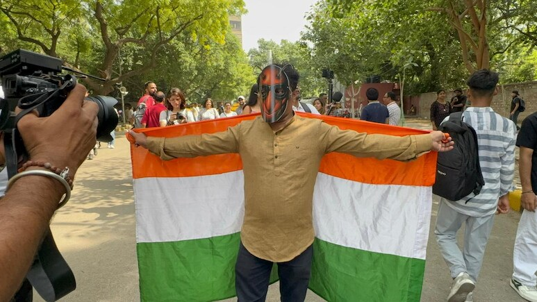 ndtv's tweet photo. 'Cockroach Janta Party' Gets Police Permission For Delhi Protest
https://t.co/N6g1GlAuNI https://t.co/LBw2di3ngs