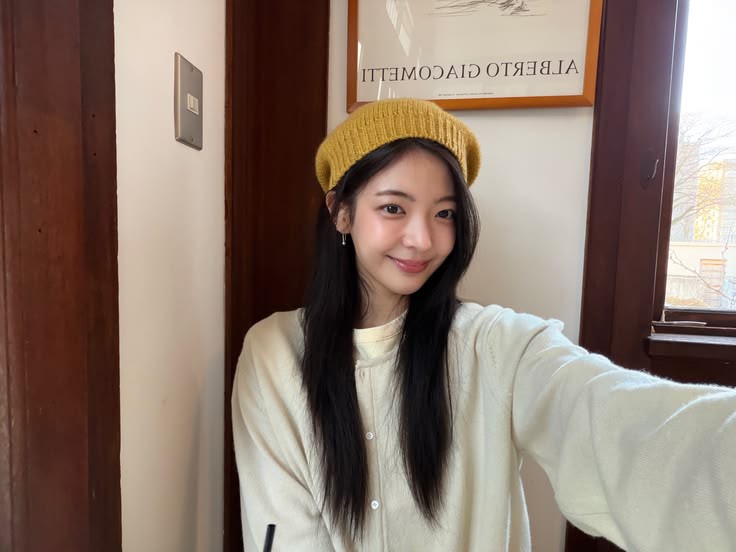 patuhhi's tweet photo. @TamagoPost ᅠ
ᅠ
|   𝟐𝟎𝟎𝟑.         𝐀𝐖𝐈𝐍𝐃𝐘𝐀.
Orang-orang kalau manggil Awin atau Windya, tapi ada aja yang manggilnya Widya. 

Boleh tahu namamu? 
ᅠ
ᅠ https://t.co/SBMG9HFPFt