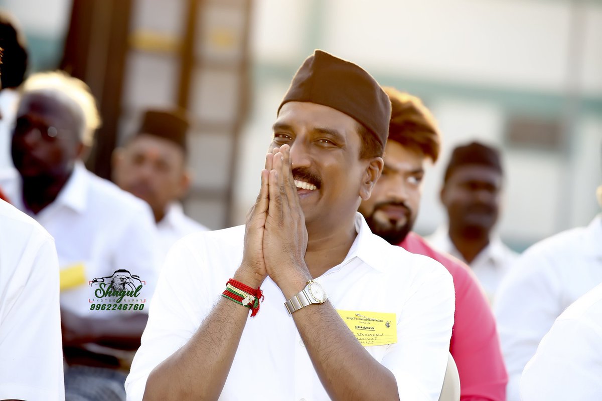 KRVBJP's tweet photo. பாஜக மூத்த தலைவர்களுக்கும் மதிப்பிற்குரிய மேல்மட்ட நிர்வாகிகளுக்கும் பாரதிய ஜனதாவின் இந்த அடிமட்ட உறுப்பினரும் தேசியவாதியுமான என்னுடைய தாழ்மையான வேண்டுகோள்.

இப்பவும் ஒன்றும் கெட்டுப் போகவில்லை

விடியும் முன் விழித்தால் அதுவே நல்ல தொடக்கம்…

காலம் கடந்துவிட்டதாக வருந்துவதை விட விழித்துக்கொண்டு செயல்படத் தொடங்கும் நேரமே சிறந்தது என்பார்கள்…

இந்தியாவின் ஆன்மீகத் தலைநகரம் என்று போற்றப்படும் தமிழகம் தொன்மையான கலாச்சாரம் பிரம்மாண்டமான கட்டிடக் கலைகள் மற்றும் தத்துவ ஞானம் நிறைந்த ஒரு சிறந்த ஆன்மீக பூமியாகும்  இந்த பூமியில் தேசியத்தையும்,தெய்வீகத்தையும் கொள்கையாகக் கொண்ட ஒரு கட்சி ஆட்சி அமைக்க முடியவில்லை என்றால் எந்த இடத்தில் நாம் தவற விட்டு விட்டோம் என்பதை இப்போது நாம் உணர வேண்டும்…

தேவையான நேரத்தில் தேவையில்லாத பழமை வாய்ந்த ஆணிகளை அப்புறப்படுத்தி விட்டு சுவற்றை புதியதாக வெள்ளை அடித்து கரும்புள்ளிகள் வெளியே தெரியாமல் புதிய அத்தியாயத்தை உருவாக்க துணிய வேண்டும்…

30 ஆண்டுகள் 40 ஆண்டுகள் நாங்கள் இருக்கிறோம் இருந்து என்ன சாதித்தார்கள் என்பதை இனிமேலும் நாம் உணராதவரை நாம் வளர்ச்சி அடையப் போவதில்லை வளர்ச்சிக்கு முக்கிய தேவை தேவையில்லாத ஆணிகளை அப்புறப்படுத்துவதே உகந்தது…

தமிழகத்தில் பிரிந்து உள்ள இந்து அமைப்புக்களை ஒன்றிணைத்து தமிழக பாஜக செயல்பட தொடங்கினால் போதும் தமிழகத்தில் பாஜக மிக பெரிய சக்திகளாக உருவெடுக்கும் சித்தாந்த கொள்கையுடன் எவன் செயல்படுகிறான் என்று கண்டறிந்து தகுதி ஆனவன் கையில் தகுதியான பொறுப்பை கொடுத்து பாரதிய ஜனதாவை முன்னேற்ற பாதையில் கொண்டு செல்ல முடியும் என்பதை இந்த நேரத்தில் நாம் உணர வேண்டும்…

இந்த அரிய வாய்ப்பை பாஜக மேலிடம் தவறும் பட்சத்தில்  தமிழகத்தில் பாஜக படு பாதாளத்தில் போய்விடும் பிறகு இன்னொரு முப்பது ஆண்டுகள் கழித்து தான் தமிழகத்தில் பாஜக கால் பதிக்கும் நிலைக்கு தள்ளப்படும் எல்லா தவறையும் நாமே செய்துவிட்டு அடுத்தவர்கள் மீது குற்றம் சொல்வதில் அர்த்தமில்லை இன்றைய நிலைக்கு காரணம் நாமே நம்மைச்சார்ந்தவர்களே என்பதை இந்த நேரத்தில் தேசிய தலைமை உணர வேண்டும்…

காற்றுள்ள போதே தூற்றிக்கொள் தமிழகத்தில் இப்போது நல்லதொரு அரசியல் களம் வந்திருக்கிறது இந்த நேரத்தில் புதிய உத்வேகத்துடன் செயல்பட்டால் கண்டிப்பாக நாம் வெற்றி பெறுவோம்…

நமக்கான காலம்,பலம் அல்லது சந்தர்ப்பம் எப்போதும் ஒரே மாதிரியாக இருக்காது இளமை, ஆரோக்கியம் நல்ல வாய்ப்புகள் நம் கையில் இருக்கும்போதே காற்று உள்ளபோதே நமது முன்னேற்றத்திற்கான பணிகளை தொடங்க வேண்டும் புதியவர்களை அடையாளம் கண்டு தேசிய நீரோட்டத்தின் மீது நம்பிக்கை வைத்தவர்களை அடையாளம் கண்டு நாம் வரும் காலங்களில் அரசியலில் களம் காண வேண்டும்…

பாரத அன்னை போற்றுவோம்
பாரத் மாதா கீ ஜெ!!!

KRV...✍️

@AmitShah @NitinNabin 
@NainarBJP @RSSorg @annamalai_k @KesavaVinayakan
@ianuragthakur @VinojBJP   @ProfessorBJP   @blsanthosh @Murugan_MoS @KTRaghavanBJP  @BJP4TamilNadu  Redhills Social Media Redhills SocialMedia Namma Redhills Admin Namma Redhills Padiyanallur @RSSorg @hindumunnani_tn @imkarjunsampath @hinduupm
#people #people_infinity_  #politics #politician #bjp