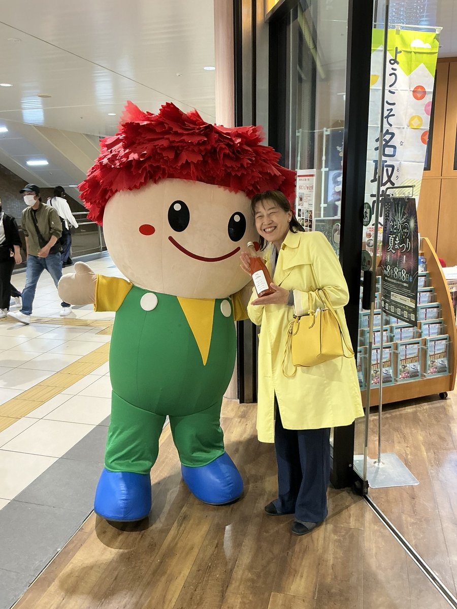 a_okamotooffice's tweet photo. #仙台駅
を通ったら

#名取 #名取フェア #仙台駅 #陣中 #特産品
やってました〜☺️
#ラファータ の #トマトジュース
#モリのクルミ　#ケロケロいちご
をゲット
明日6/7までやってます
#岡本あき子　#正々堂々　#宮城1区 https://t.co/U3uD1XslRb